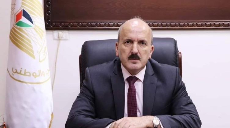 اللواء دويكات يردّ على محاولات اتهام الرئيس عباس بمعاداة السامية