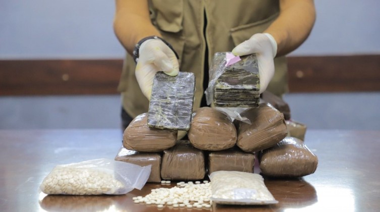 صورة: غزة: إحباط محاولة تهريب كمية من الحشيش والحبوب المخدرة للقطاع