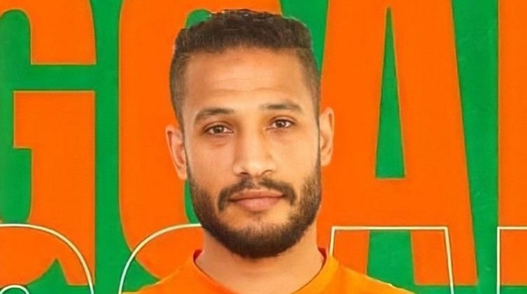 بالدموع..لاعب مصري يُعلن اعتزاله كرة القدم (فيديو)