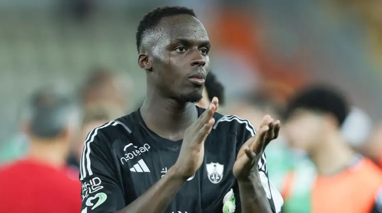 ميندي يشكك في هدف النصر الأول ويعلق على تراجع مستواه