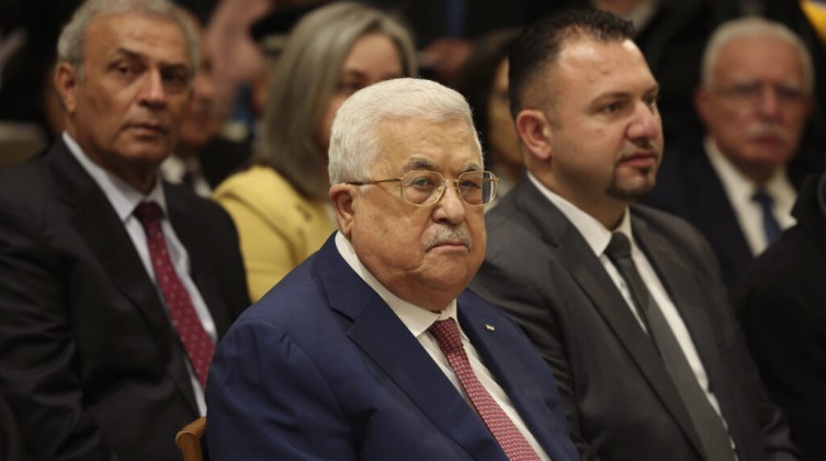 الرئيس عباس يعزي ملك المغرب بضحايا الزلزال