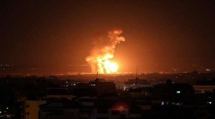 الاحتلال يعقب على قصف مواقع للمقاومة بغزة