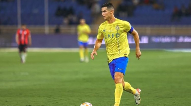 شاهد- قذيفة صاروخية من رونالدو تزلزل أس مصور في الدوري السعودي