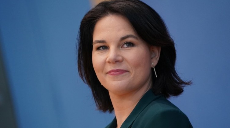 في زيارة مفاجئة..وزيرة خارجية ألمانيا تصل أوكرانيا