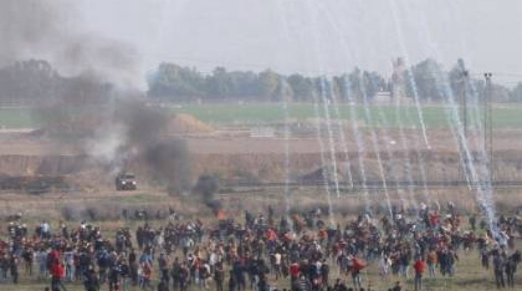 إصابتان بالرصاص والعشرات بالإختناق خلال قمع الاحتلال تظاهرة شرق غزة