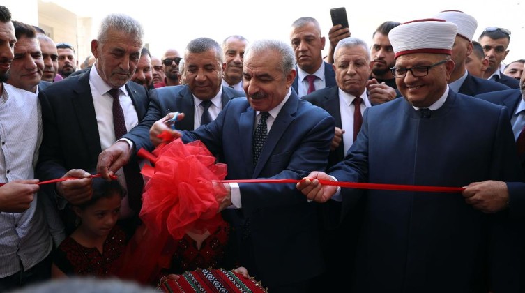 رئيس الوزراء يفتتح المبنى الجديد لكلية العلوم الإسلامية بالظاهرية