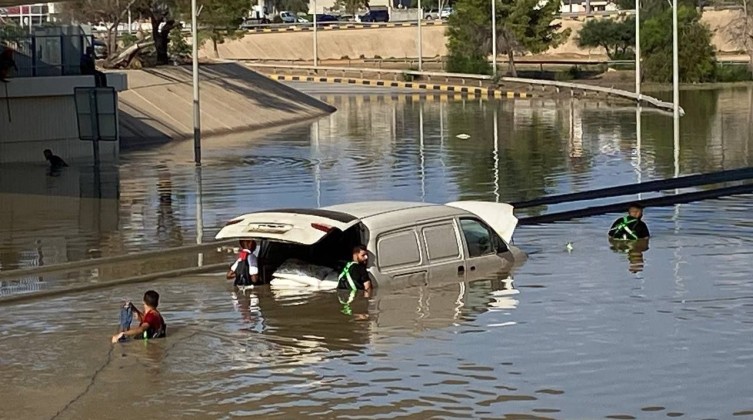 كم بلغت حصيلة ضحايا الفيضانات في ليبيا مؤخرًا؟