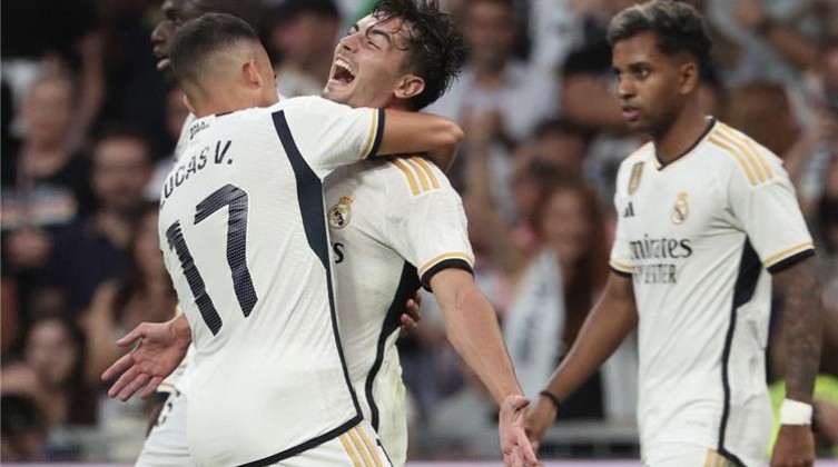ريال مدريد يستعيد صدارة الليجا بهدفين في لاس بالماس