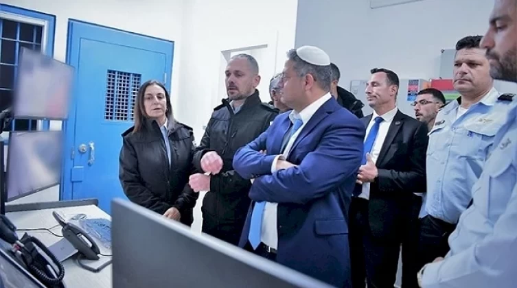 إعلام إسرائيلي: بن غفير يخطط لقيود جديدة بحق الأسرى الفلسطينيين