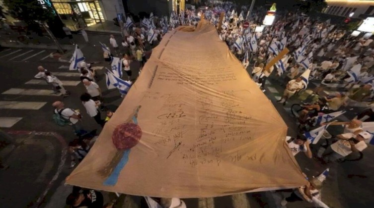 آلاف الإسرائيليين يتظاهرون ضد نتنياهو رفضاً للتشريعات القضائية