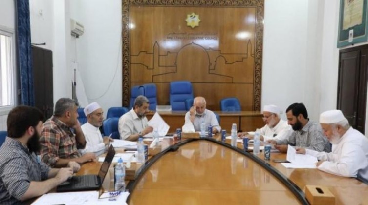 غزة: اللجنة القانونية بالمجلس التشريعي تناقش عدة قضايا