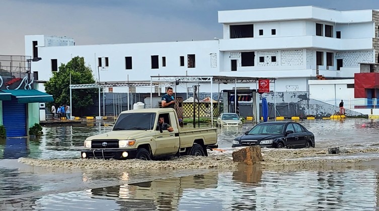 الصحة العالمية تدعو ليبيا لوقف دفن ضحايا درنة في مقابر جماعية