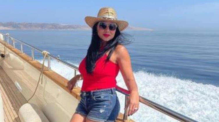 صورة: رانيا يوسف تخطف أنظار جمهورها بإطلالة جذابة