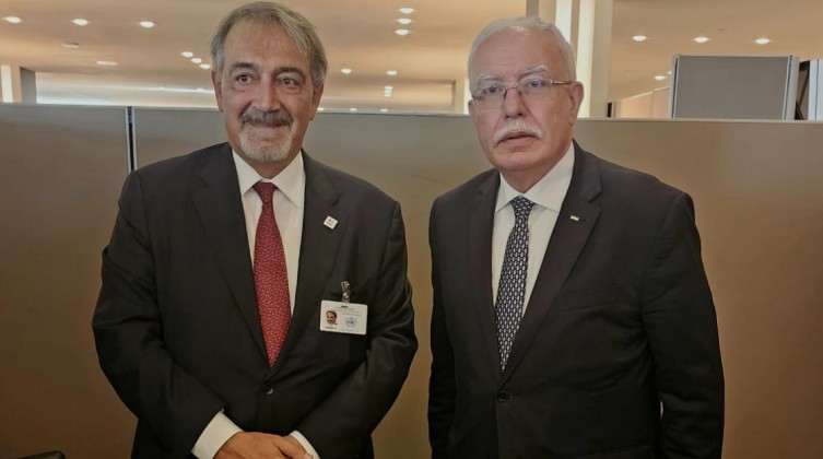 تفاصيل لقاء المالكي مع رئيس جمعيات الهلال والصليب الأحمر