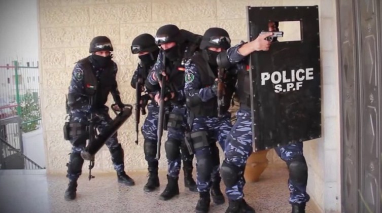 ازريقات: الشرطة تقبض على مشتبه فيه بقتل مواطن بنابلس