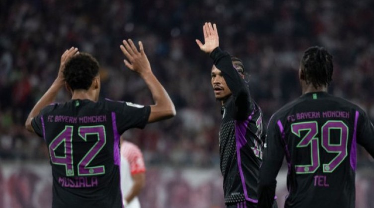 بايرن ميونخ يفلت من كمين لايبزيج بتعادل مثير في الدوري الألماني