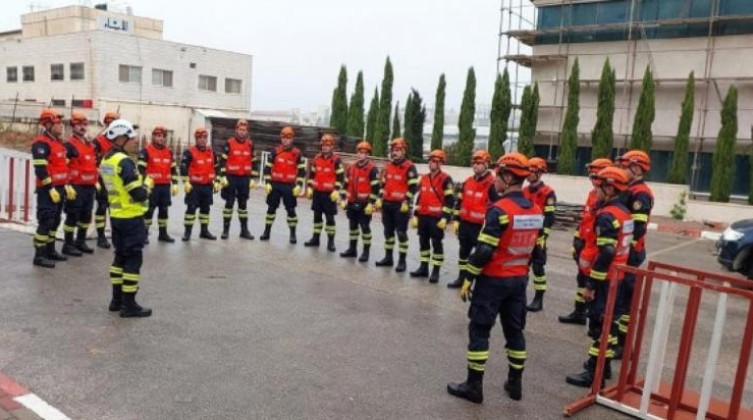 بالفيديو والصور: فريق فلسطين للتدخل يبدأ بمهمته الإغاثية في ليبيا