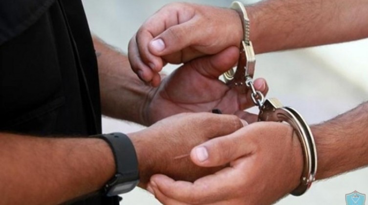 الشرطة تعلن القبض على مطلوب هارب منذ 10 سنوات