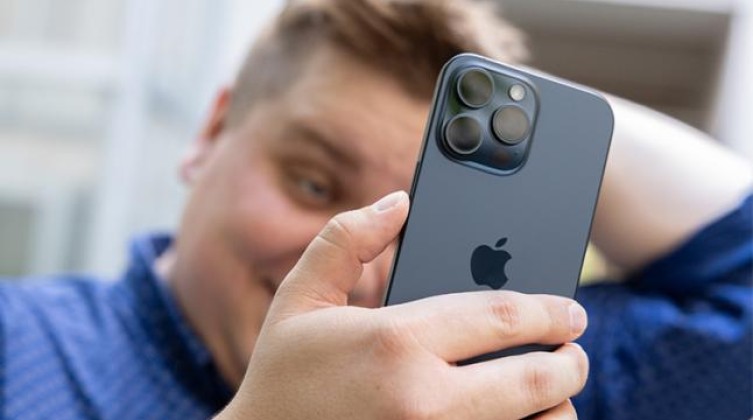 تقرير يكشف عن عيب خطير في آيفون 15