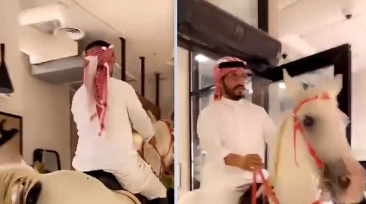 شاهد- سعودي يقتحم أحد المقاهي على ظهر حصان احتفالاً باليوم الوطني!