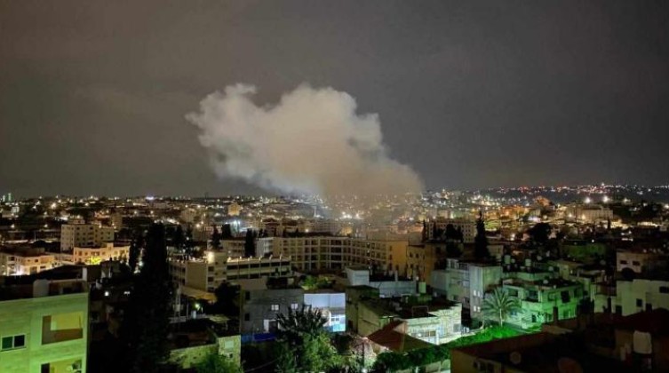 بالفيديو والصور: اشتباكات مسلحة في طولكرم وانفجار عبوة بجنود الاحتلال