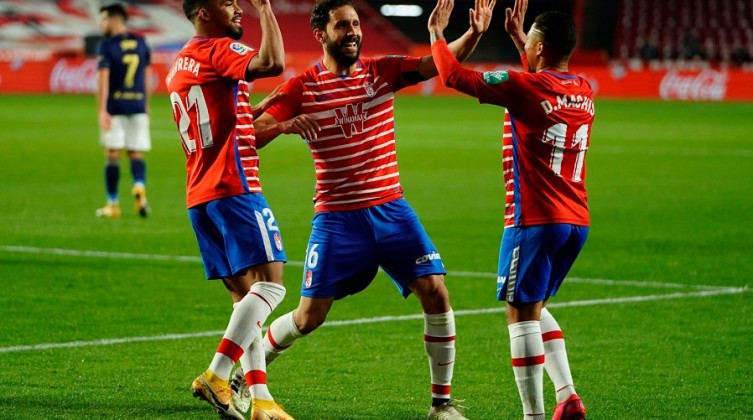 مهرجان أهداف في تعادل ألميريا وغرناطة بالدوري الإسباني