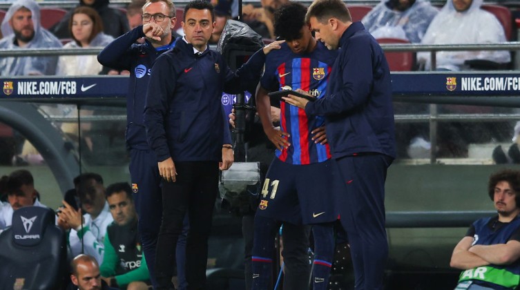 برشلونة يكشف سر اختفاء يامال المفاجئ في مباراة بورتو