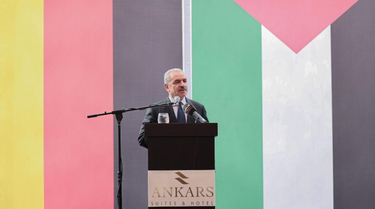 اشتية لألمانيا: اعترفوا بدولة فلسطين وقاطعوا منتجات المستوطنات