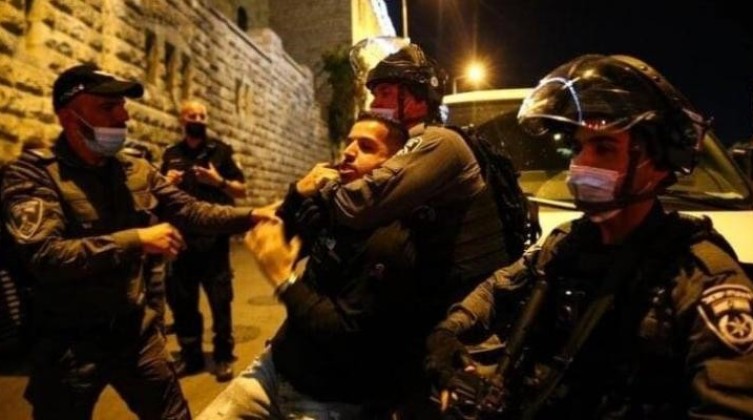 قوات الاحتلال تعتقل مواطنين من مدينة القدس