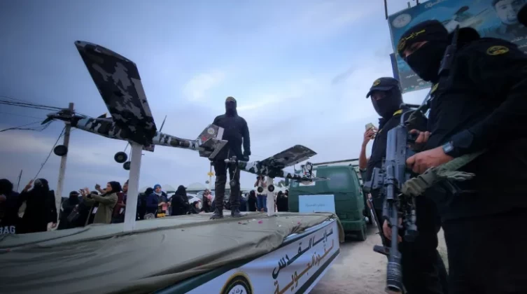 بالفيديو: سرايا القدس تكشف عن أسلحة جديدة خلال مسير عسكري بغزة