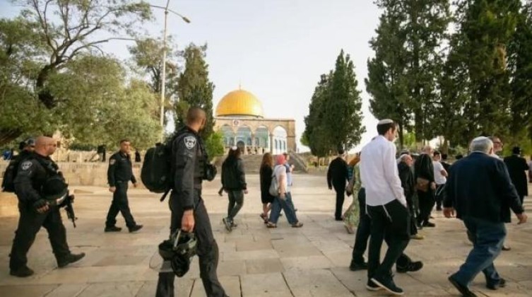 بالفيديو: مستوطنون يقتحمون الأقصى في آخر أيام "عيد العرش" اليهودي