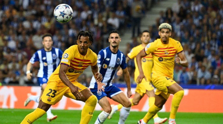 شاهد- توريس يقود برشلونة لفوز ثمين على بورتو بدوري الأبطال