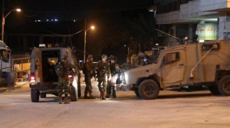 الاحتلال يعتقل 11 مواطنا من مناطق متفرقة بالضفة