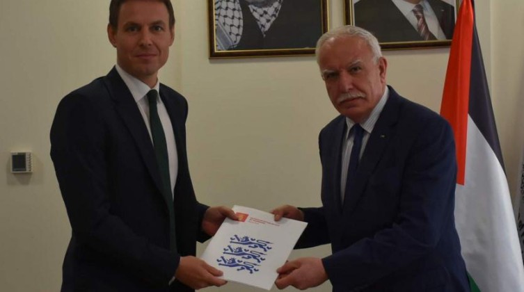 المالكي يتسلم نسخة من أوراق اعتماد سفير الدنمارك الجديد