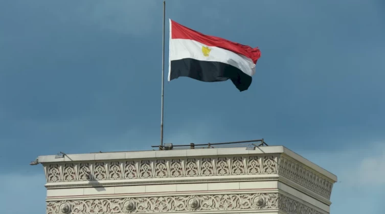 مصر ترفض الدعاوى الإسرائيلية لتنفيذ عملية عسكرية في رفح وتحذر من عواقبها