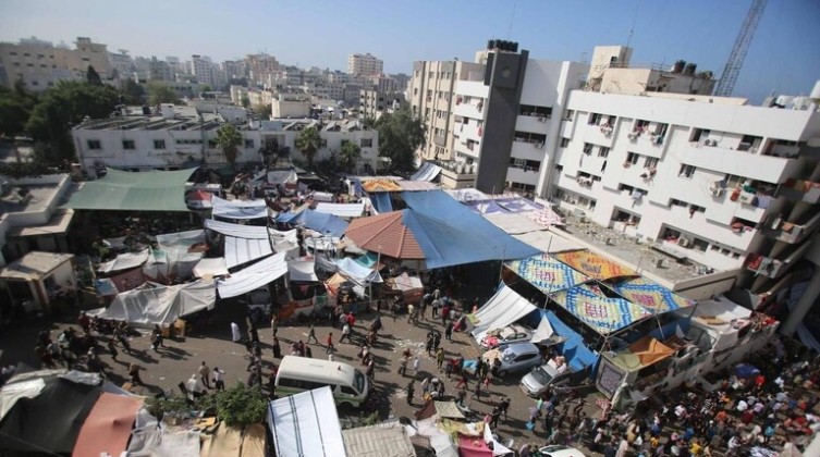 وفاة طفل بسبب نقص الغذاء والدواء في مستشفى الشفاء