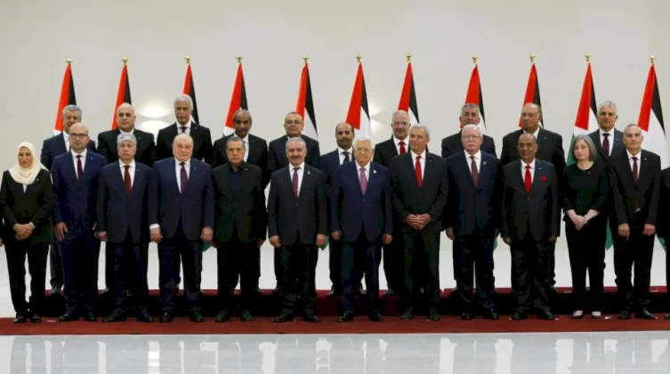 رسمياً.. رئيس الوزراء الفلسطيني محمد إشتية يعلن استقالة حكومته