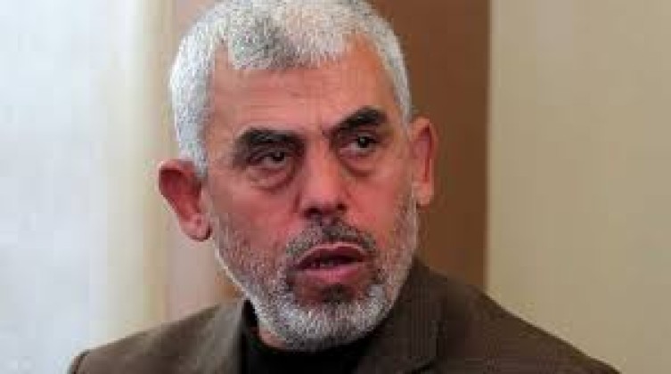 موقع سعودي: تقديرات إسرائيلية بأن السنوار وشقيقه فروا إلى مصر عبر الأنفاق