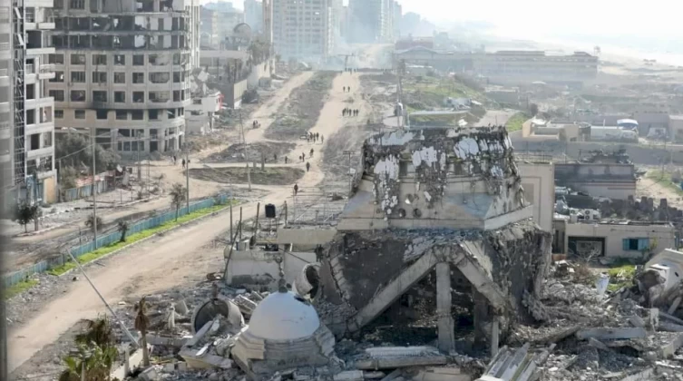 بالصور: الاحتلال يدمر الواجهة البحرية و"الكورنيش" والمنشآت السياحية