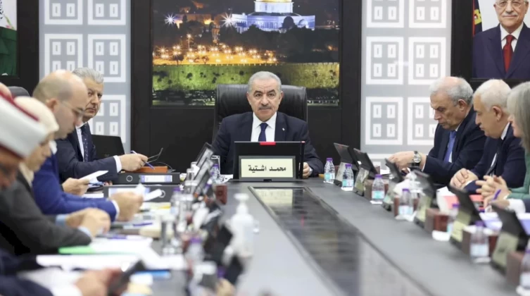 اشتية: الحكومة ستصرف ما هو ممكن من الرواتب خلال يومين