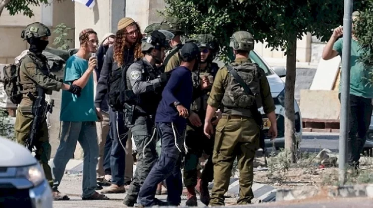 بريطانيا تفرض عقوبات على 4 مستوطنين ضالعين باعتداءات ضد فلسطينيين بالضفة