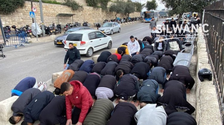 25 ألفا يؤدون صلاة الجمعة في المسجد الأقصى