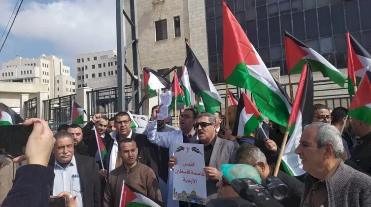 نقابة الأطباء تعلن عن تقليص الدوام.. لهذا السبب