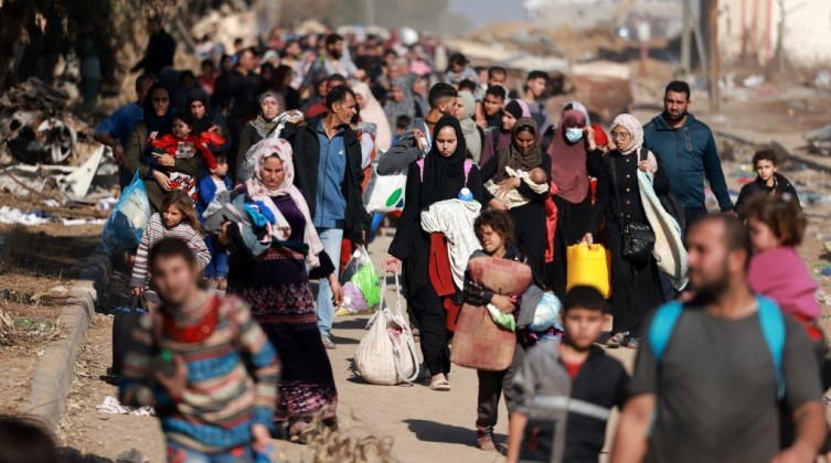 إسرائيل تدرس إعادة النساء والأطفال إلى شمال قطاع غزة