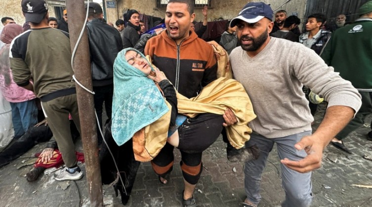 شهداء بالعشرات وتراجع كبير في دخول المساعدات