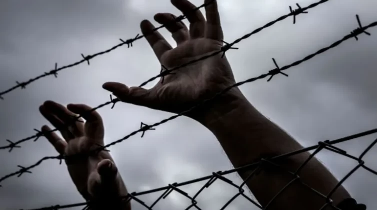 الشعبية: الاحتلال يشن حملة انتقامية بحق الأسرى بتعليماتٍ من بن غفير