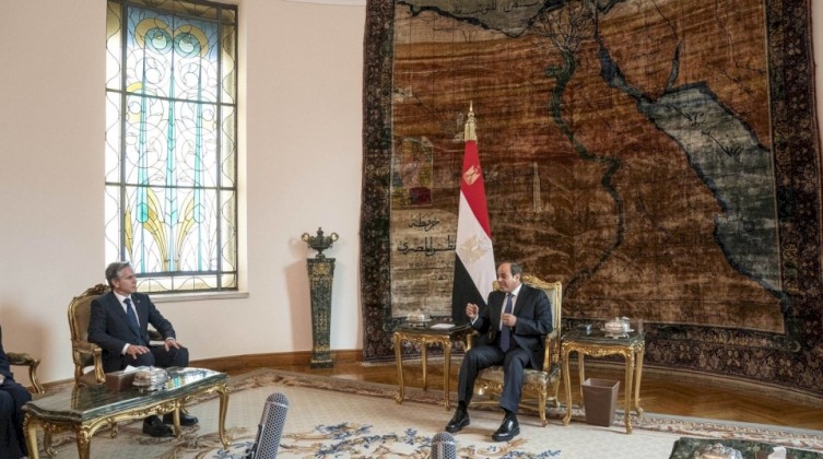 تفاصيل لقاء السيسي مع بلينكن في مصر