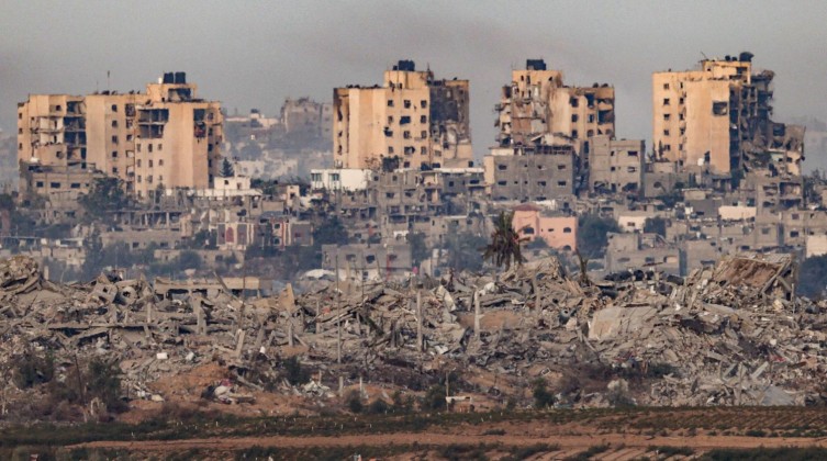 بالفيديو: النازحون يطالبون بوقف الحرب على غزة