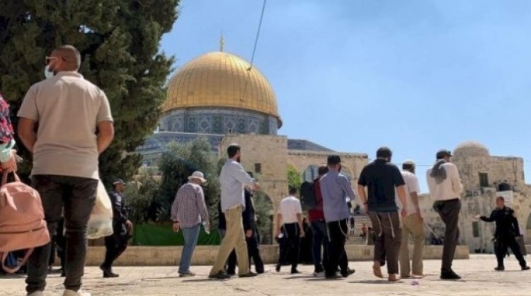 عشرات المستوطنين يقتحمون المسجد الأقصى