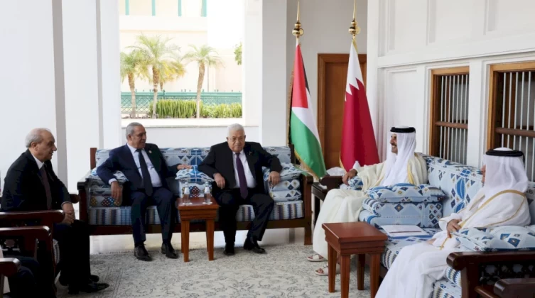 تفاصيل لقاء الرئيس عباس مع أمير قطر في الدوحة